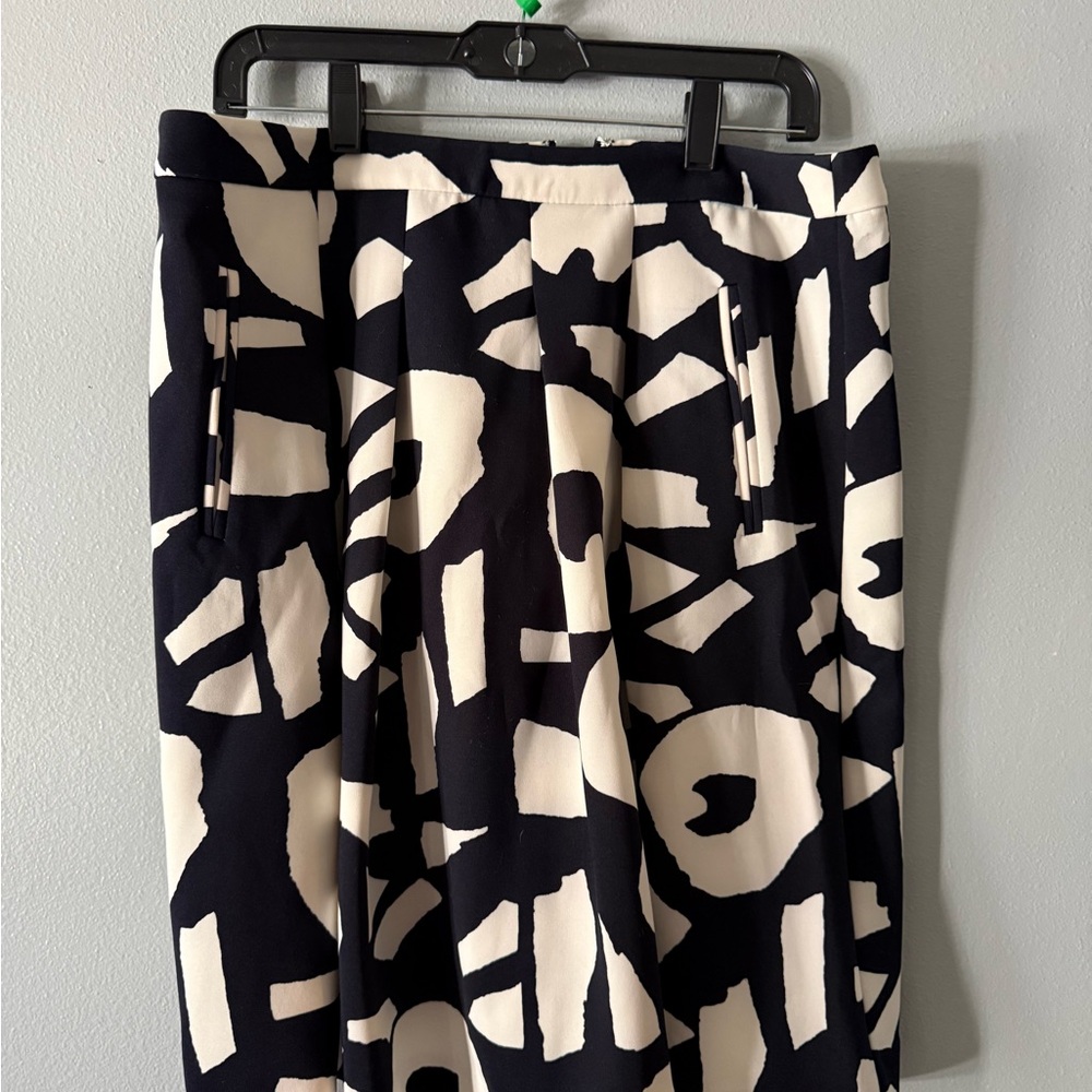 LOFT Black and White Abstract Graphic Midi Skirt